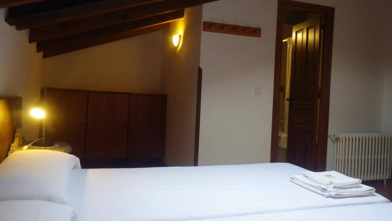 Casa De La Montana Albergue Turistico Avin Room photo