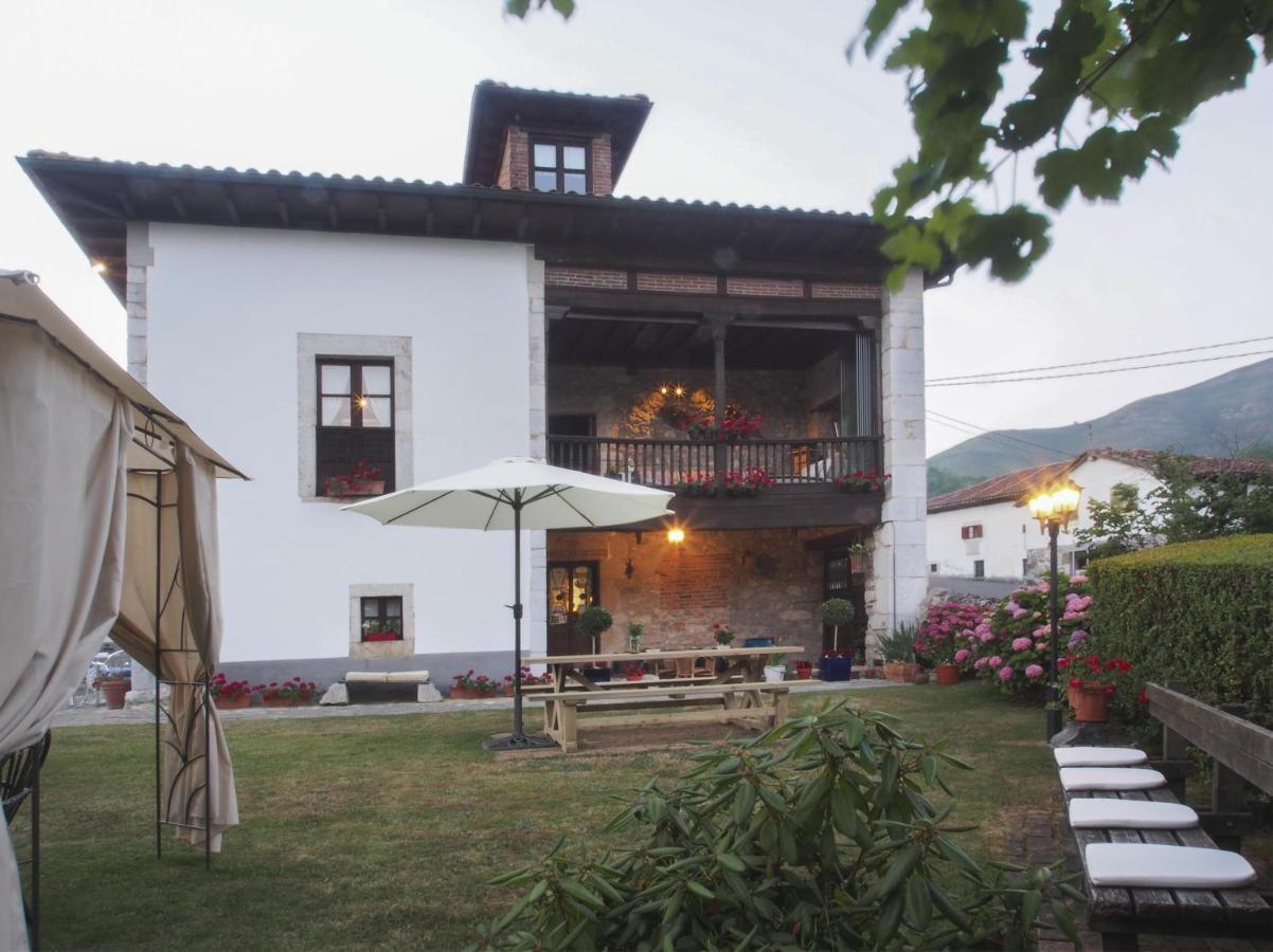 Casa De La Montana Albergue Turistico Guest House Avin Exterior photo